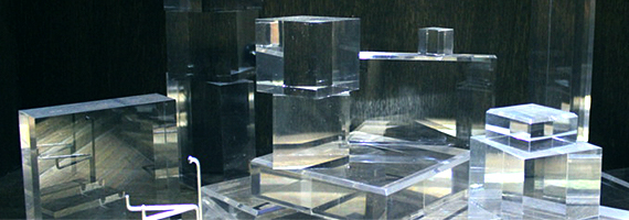 Présentoir socles Plexis Cristal vitrines minéraux et produits en vitrine